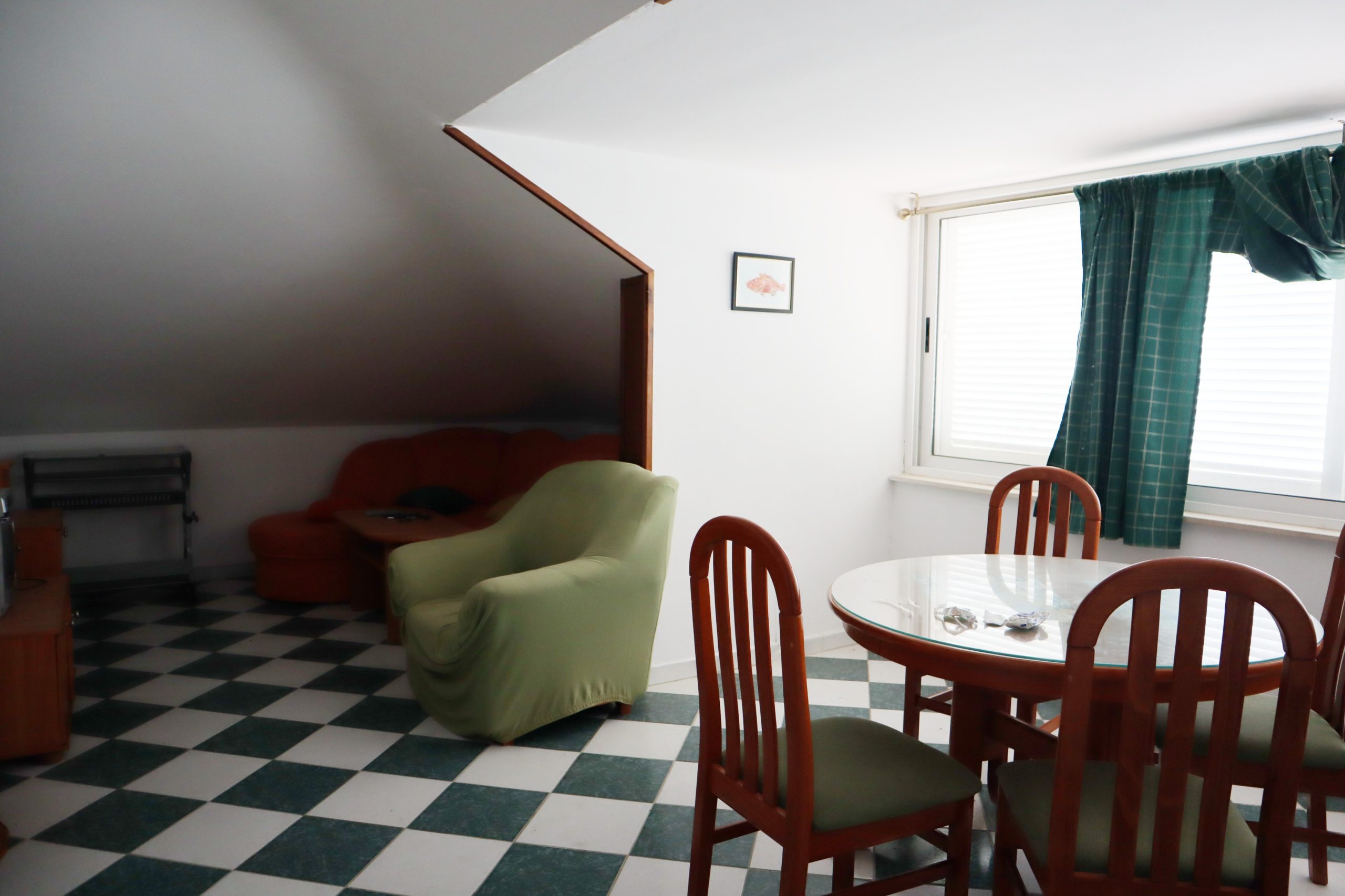 Piękny dom z apartamentami, Okrug Donji