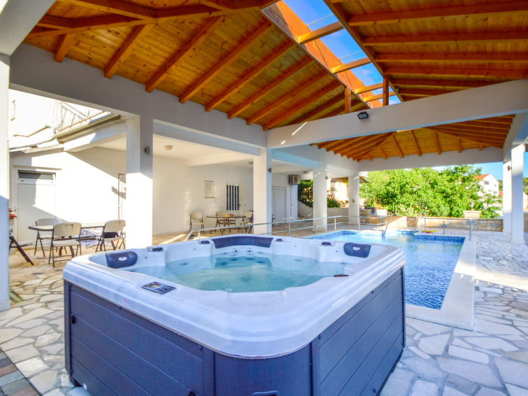 House Villa Kursar