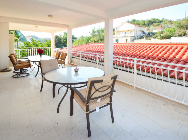 House Villa Kursar