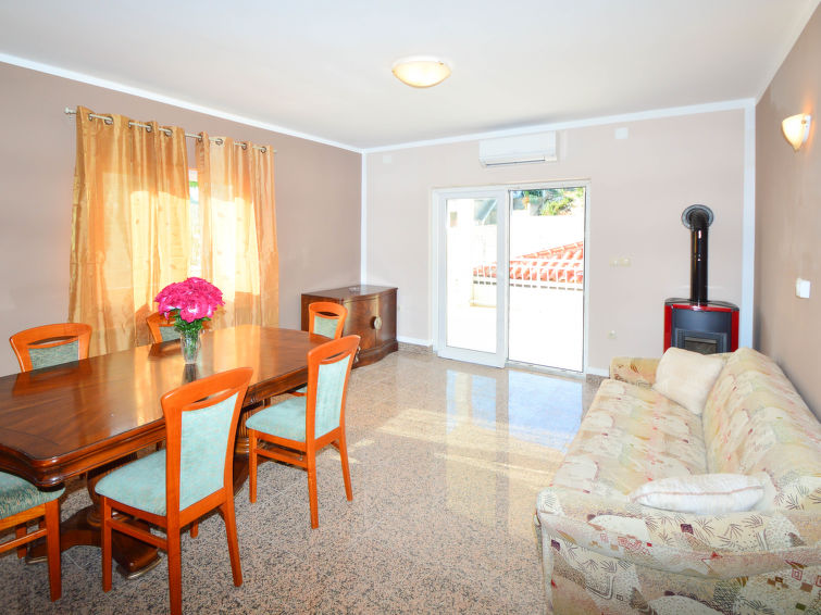 House Villa Kursar