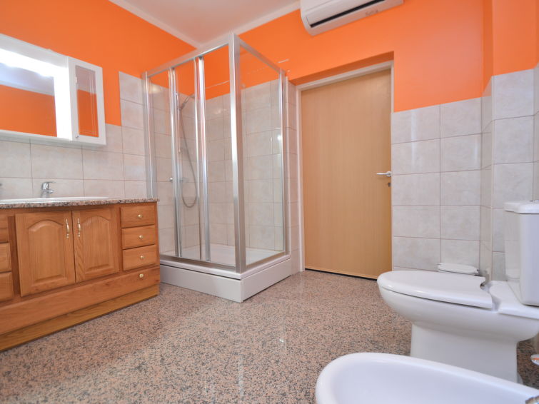 House Villa Kursar
