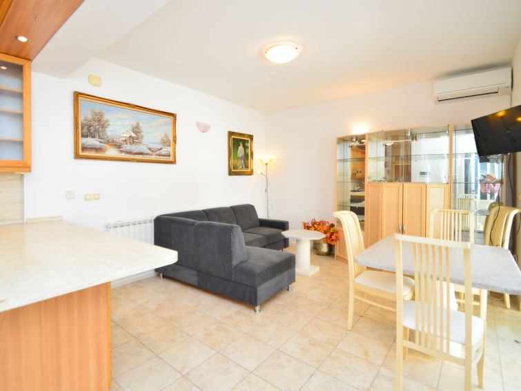 House Villa Kursar