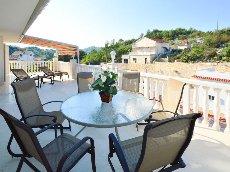 House Villa Kursar