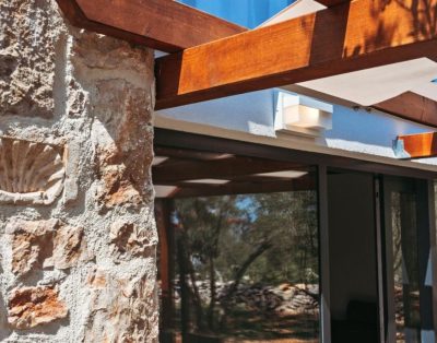 House Stone house with jacuzzi