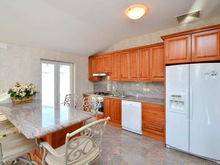 House Villa Kursar