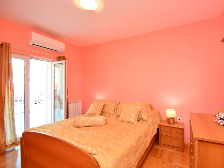 House Villa Kursar