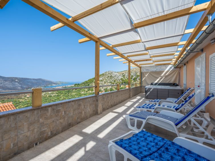 House Panoramic View