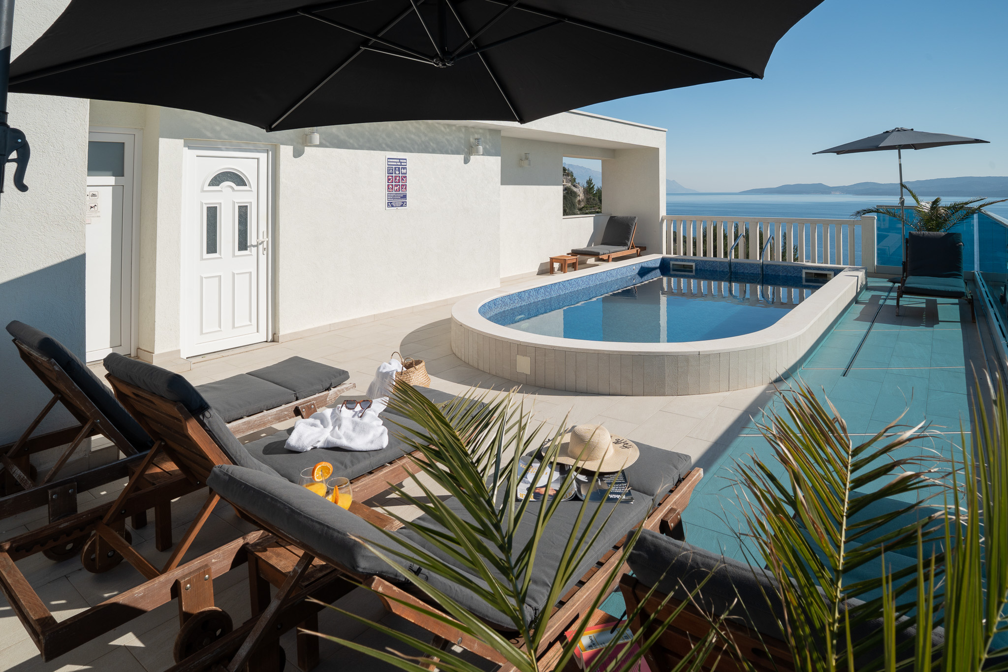 Sunny Hill Apartment with rooftop pool #3