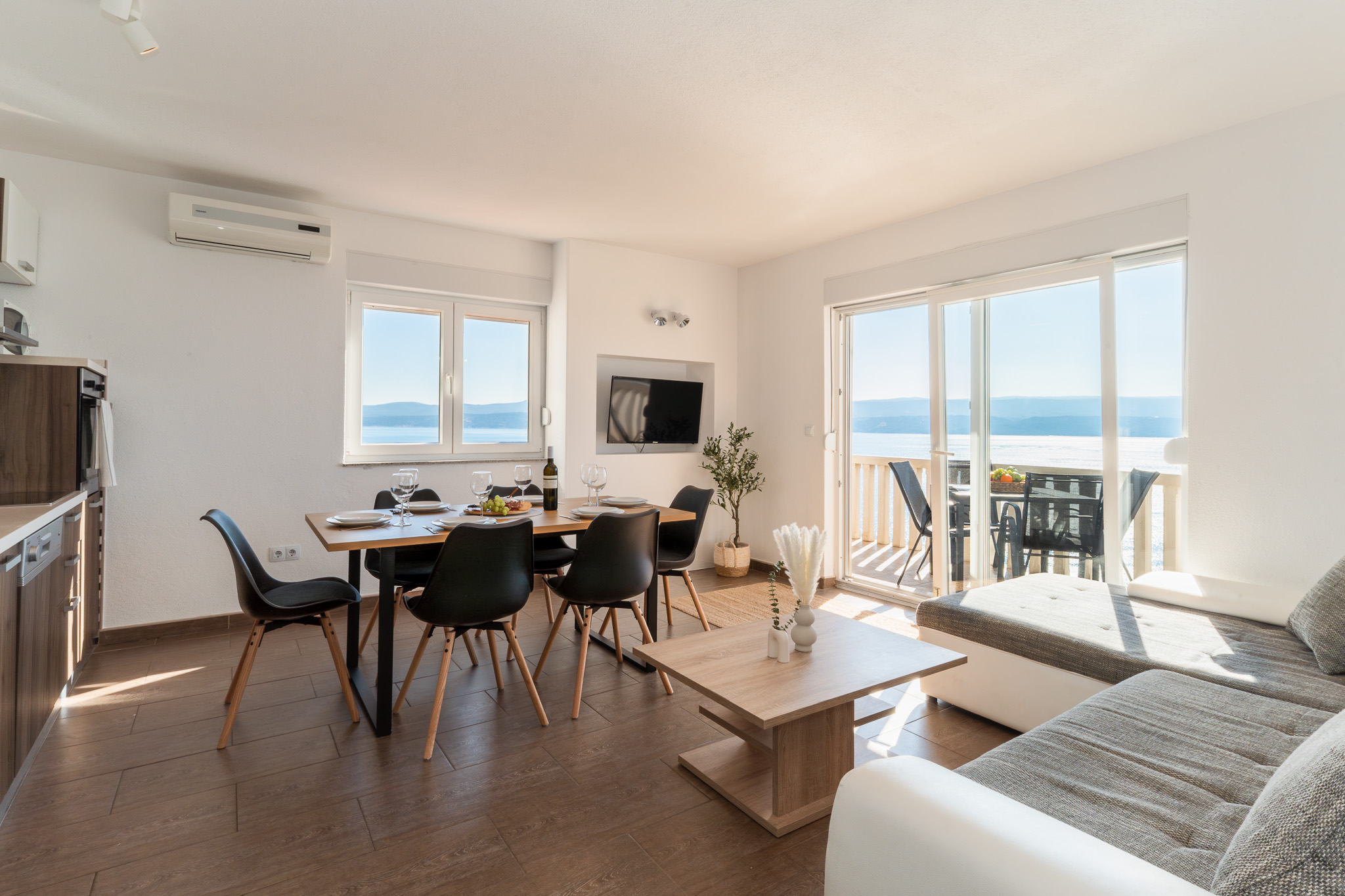 Sunny Hill Apartments with Rooftop Pool