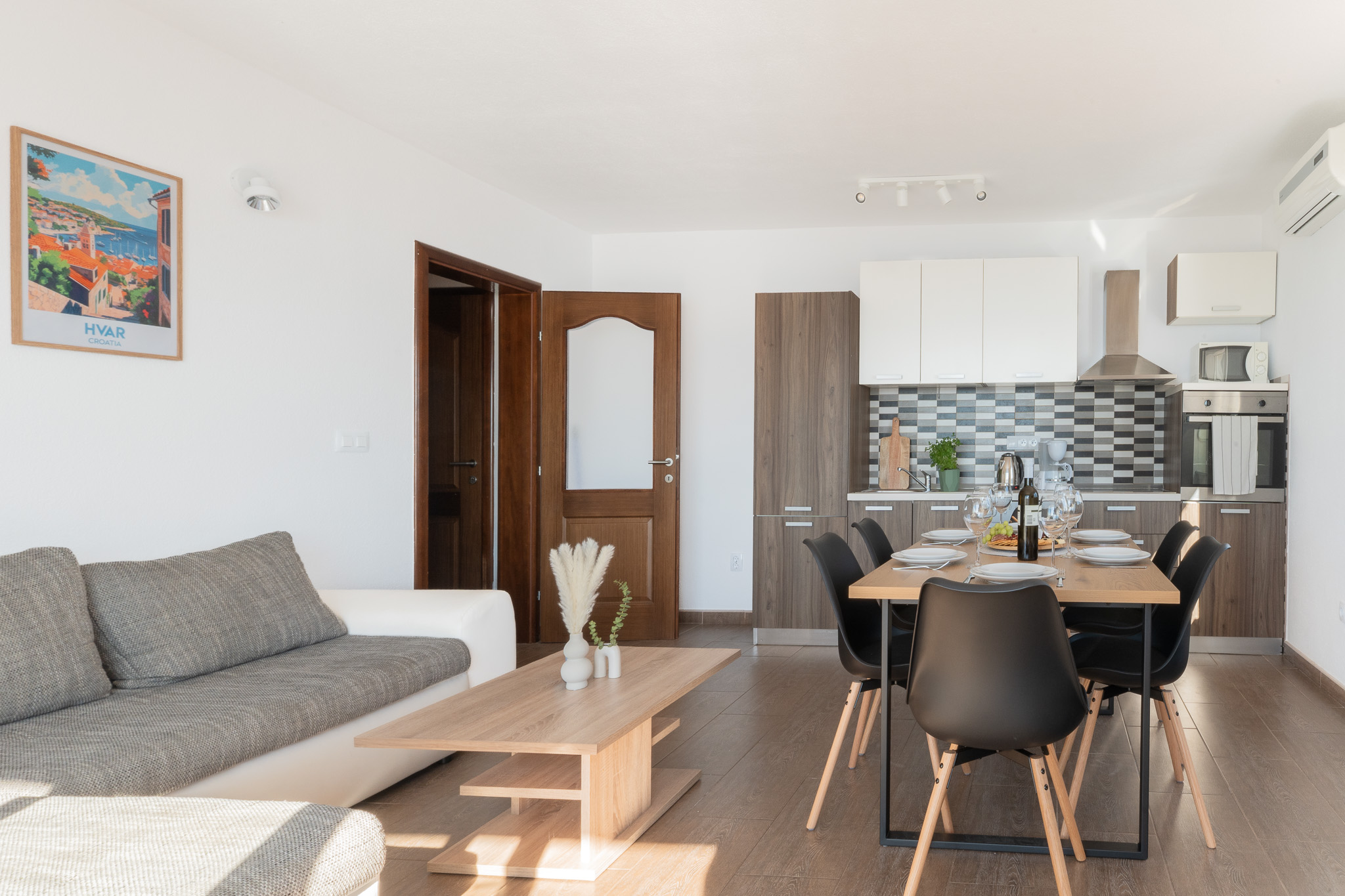 Sunny Hill Apartment with rooftop pool #3