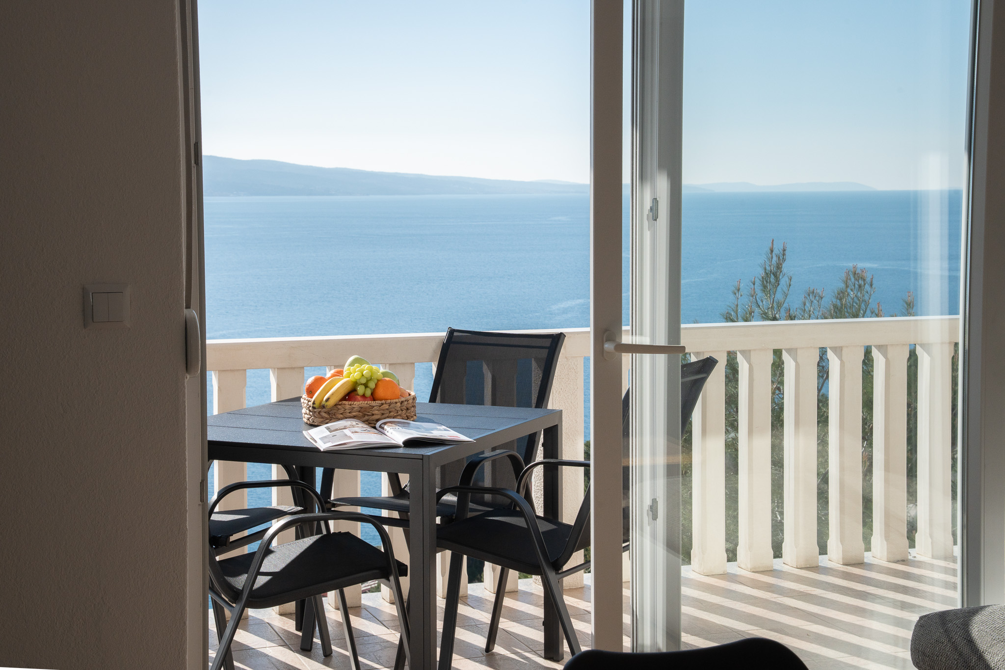 Sunny Hill Apartment with rooftop pool #3