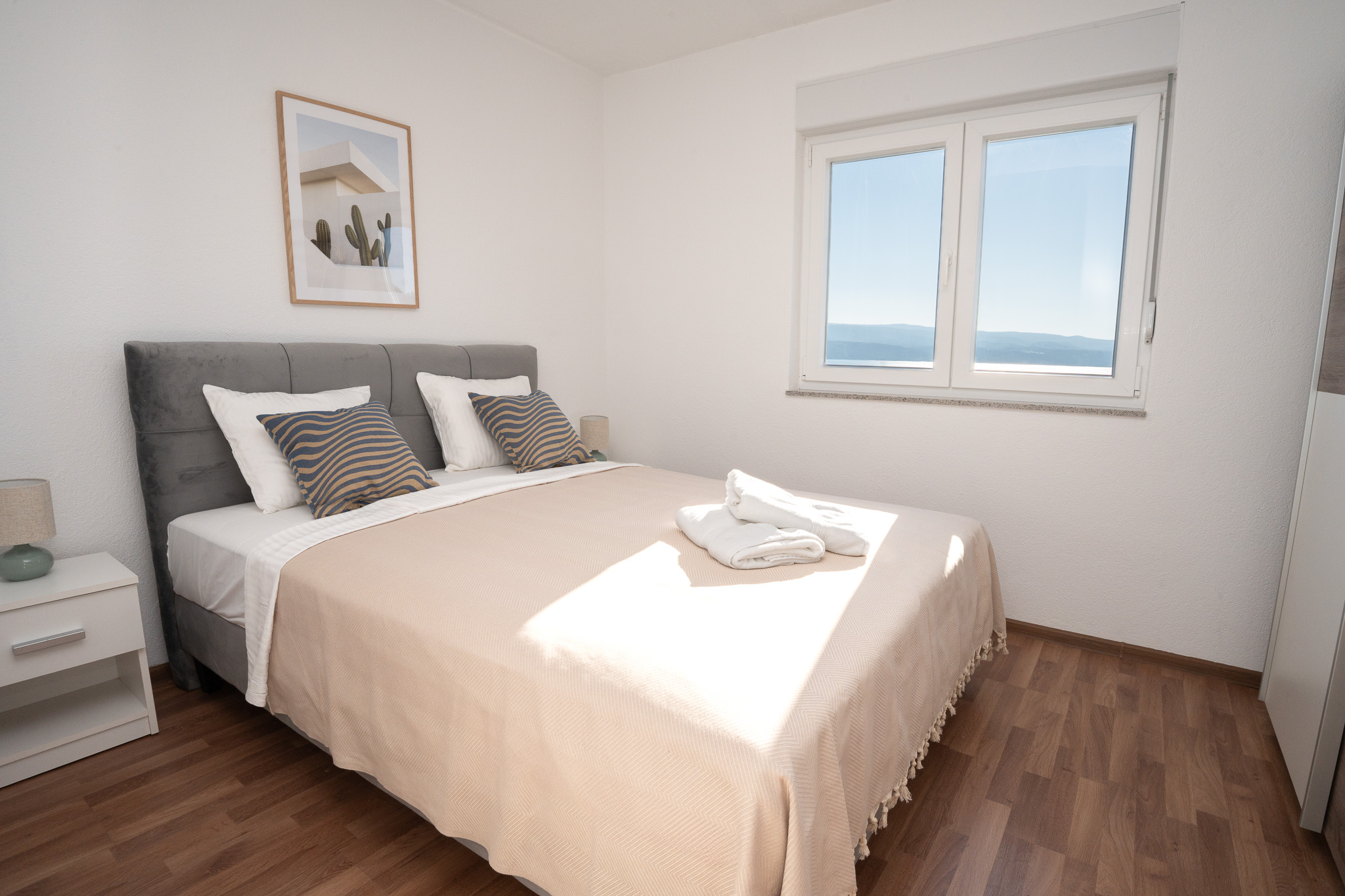 Sunny Hill Apartment with rooftop pool #3