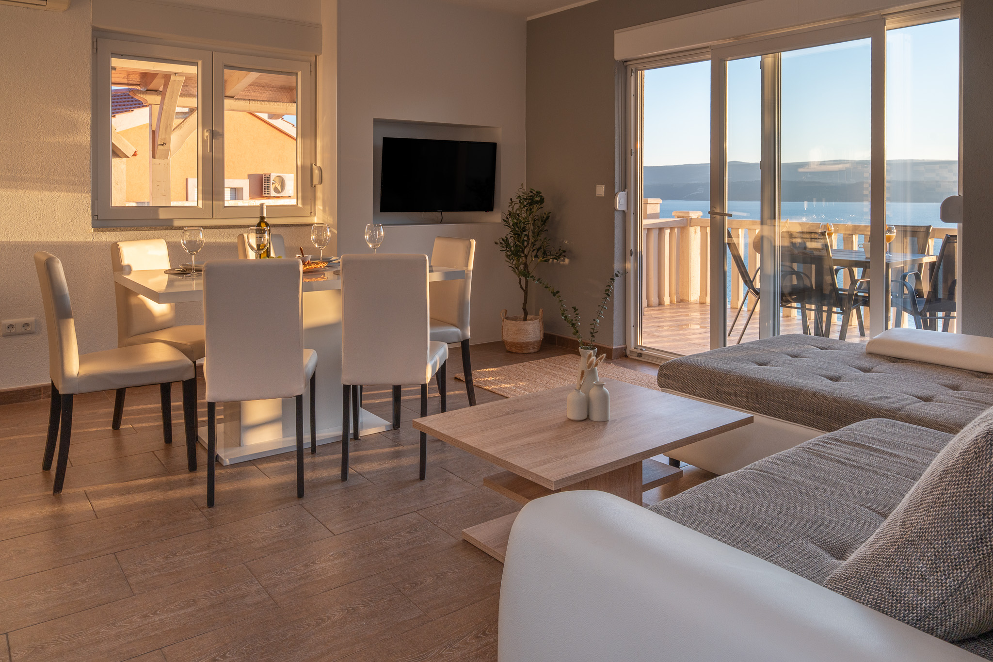 Sunny Hill Apartments with Rooftop Pool