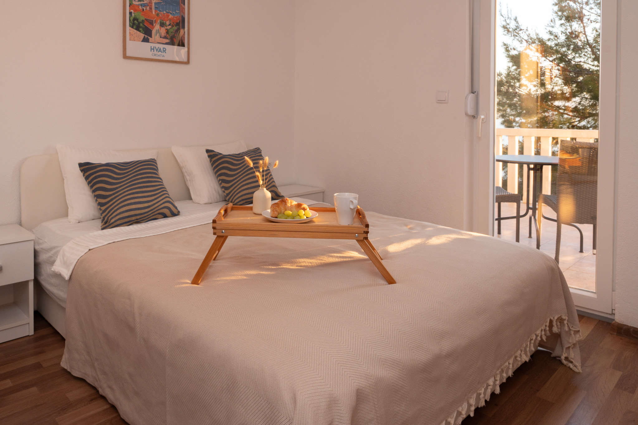 Sunny Hill Apartment with rooftop pool and barbecue- groundfloor