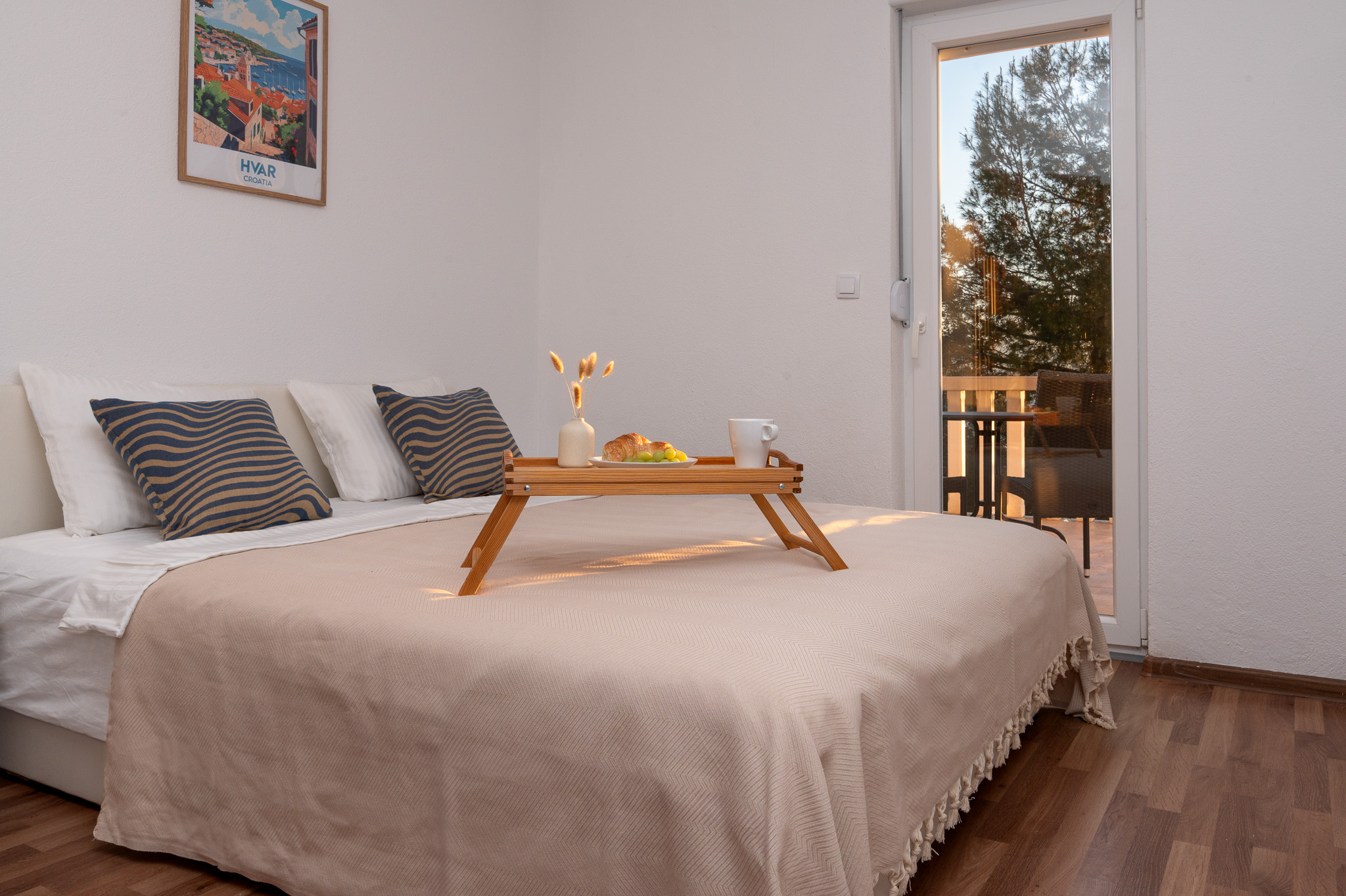 Sunny Hill Apartment with rooftop pool and barbecue- groundfloor