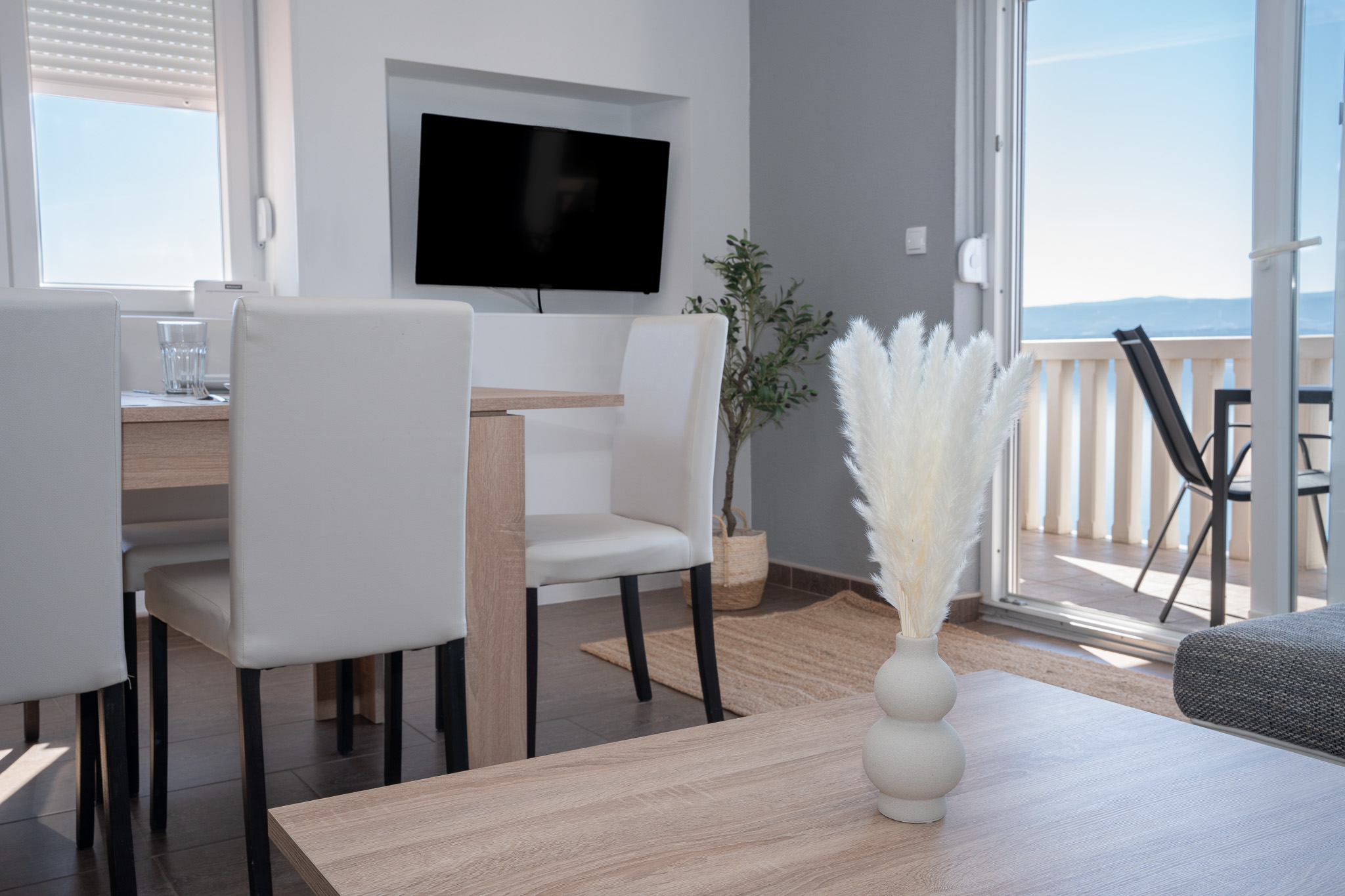 Sunny Hill Apartment with rooftop pool #2
