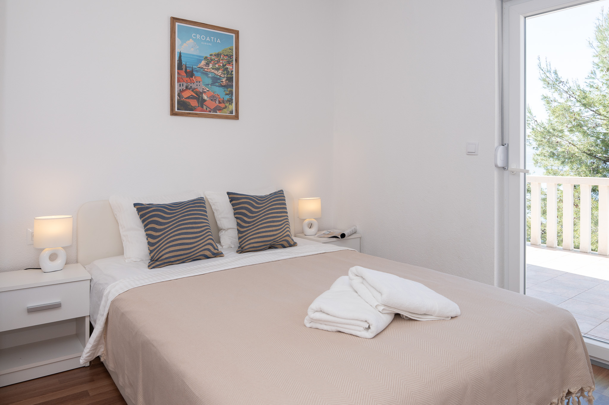 Sunny Hill Apartment with rooftop pool #2