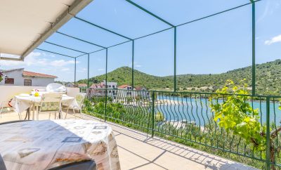 Apartment Garden by the sea