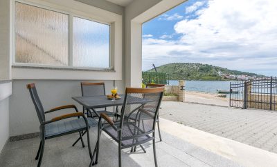 Apartments Villa J i M by the sea