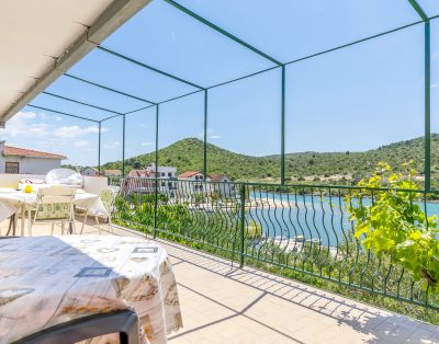 Apartment Garden by the sea