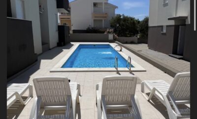 Blue breeze apartment (2+2) with pool, Novalja